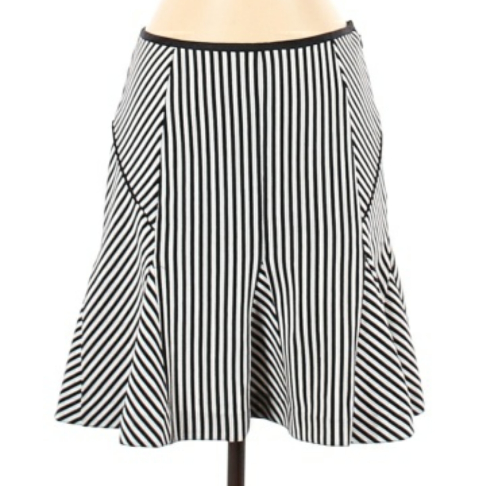 Banana Republic Skirt Size 6 Striped Black & White Flute Skirt